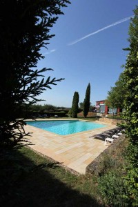 Piscine et restaurant La Montagne de Brancion entre Tournus et Cluny