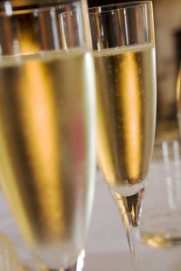 Flûtes de champagne - La Montagne de Brancion entre Tournus et Cluny