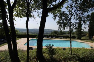 Piscine - La Montagne de Brancion entre Tournus et Cluny ©D.Guilloux.