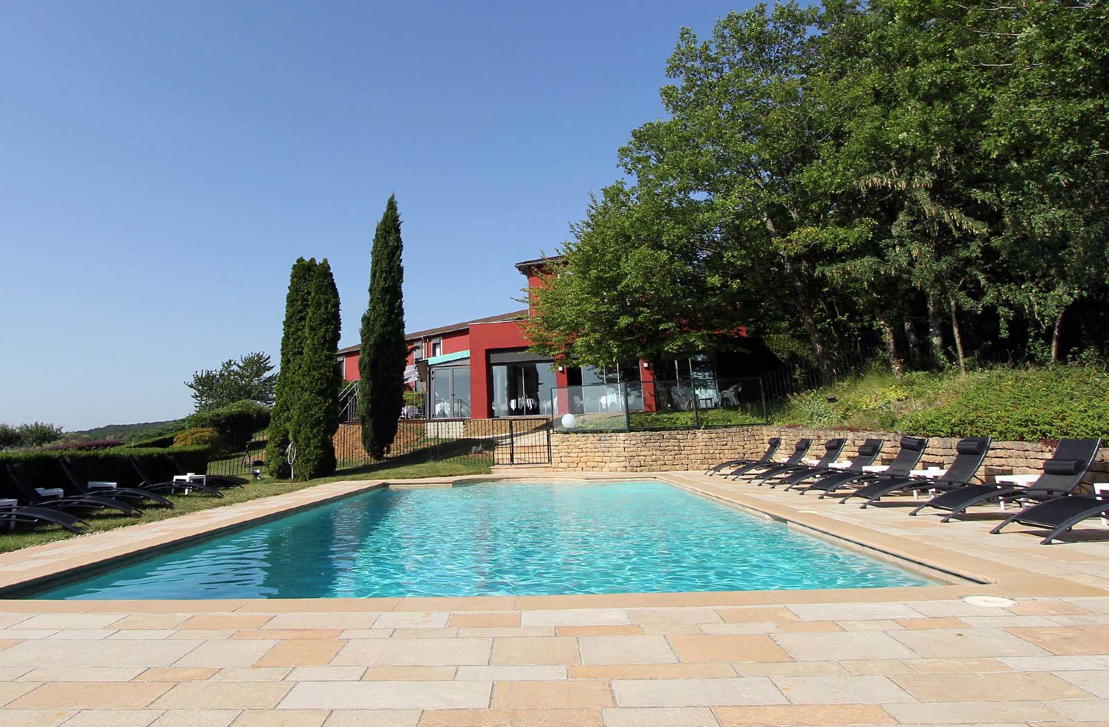 Hôtel Restaurant Piscine La Montagne de Brancion entre Tournus et Cluny