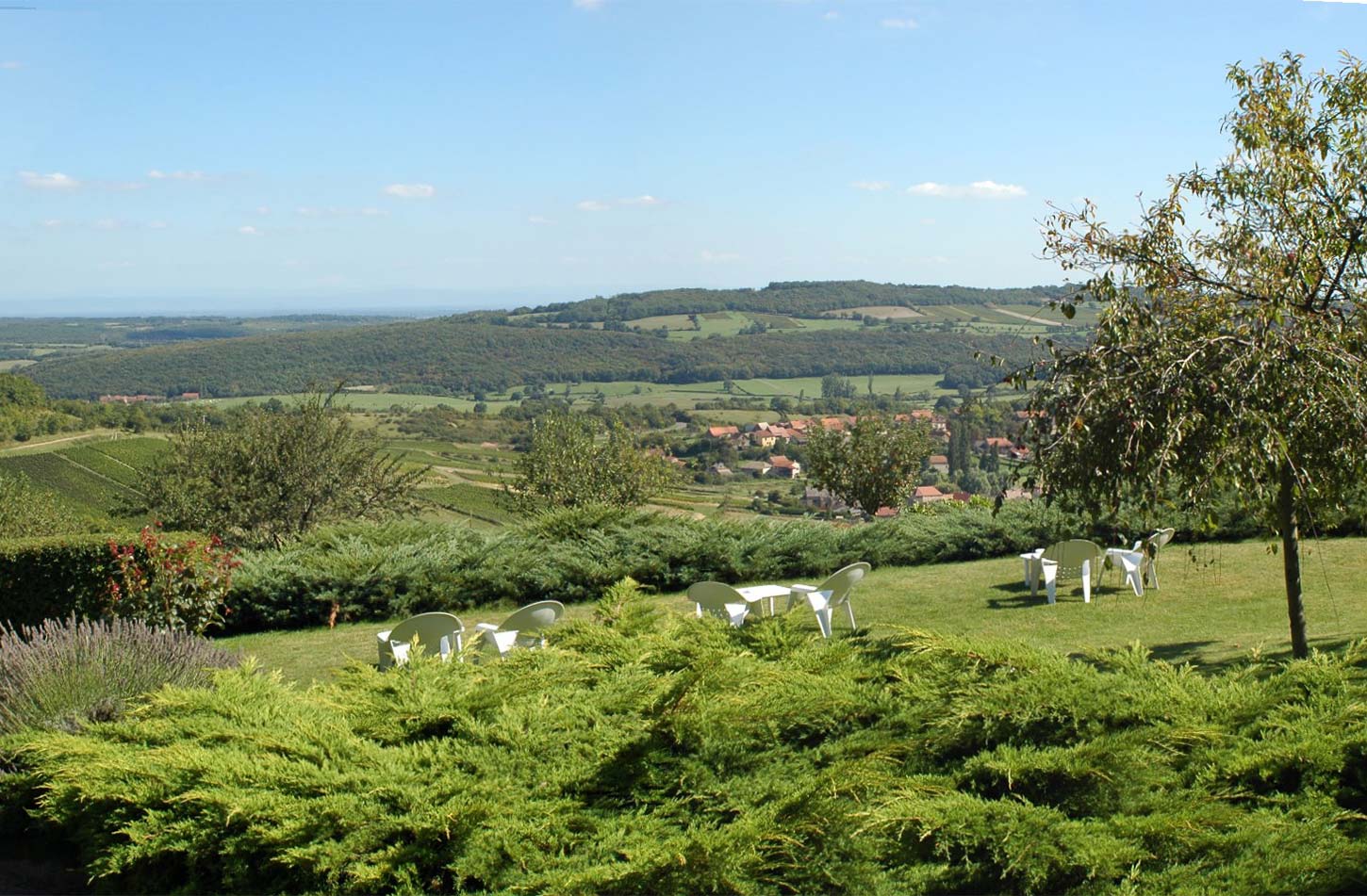 Vue panoramique - Hôtel Restaurant - La Montagne de Brancion entre Tournus et Cluny