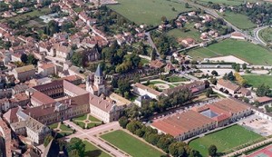 Bourgogne vue du ciel - La Montagne de Brancion entre Tournus et Cluny