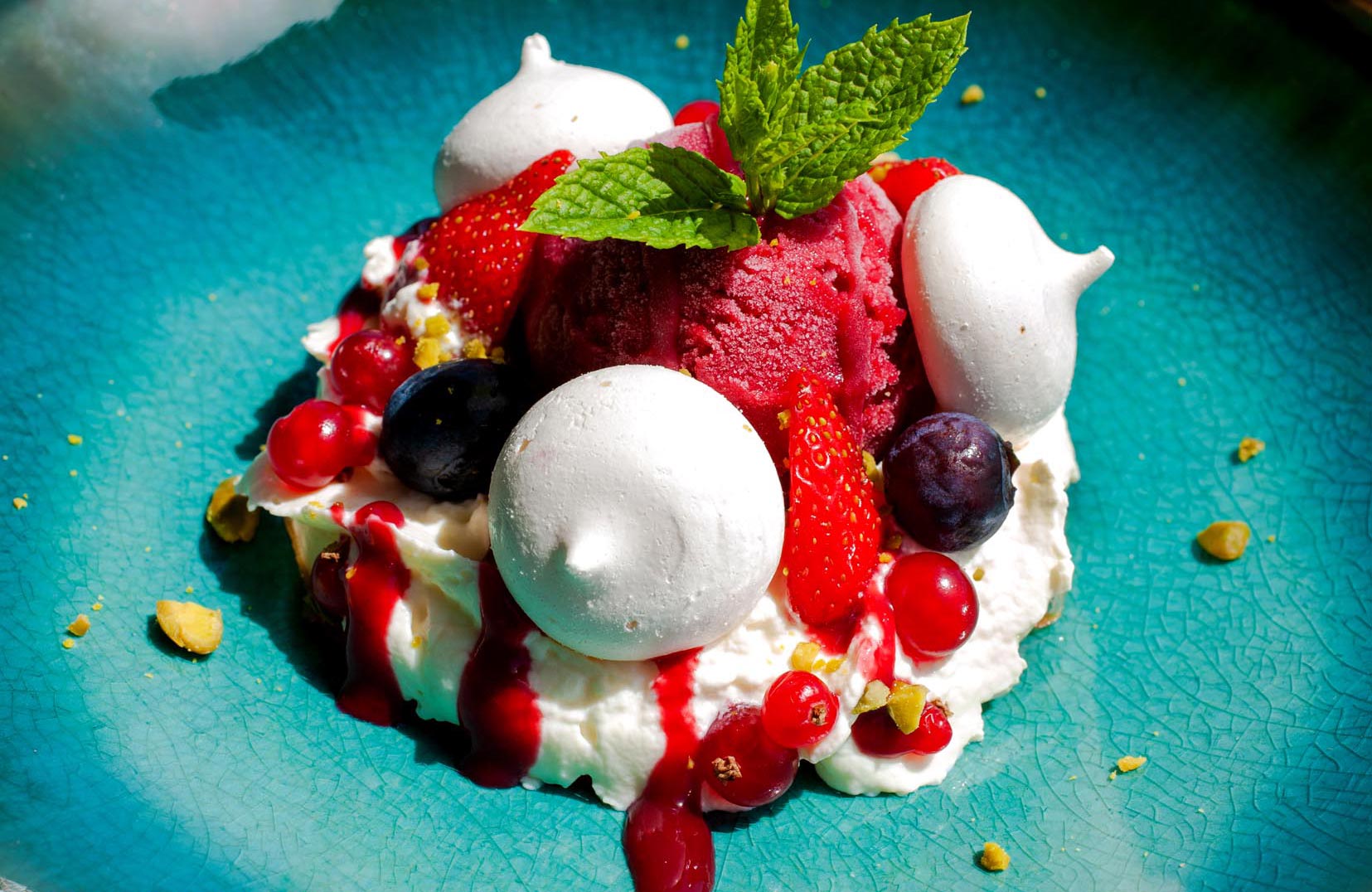 Pavlova : Restaurant - Terrasse - la Montagne de Brancion entre Tournus et Cluny