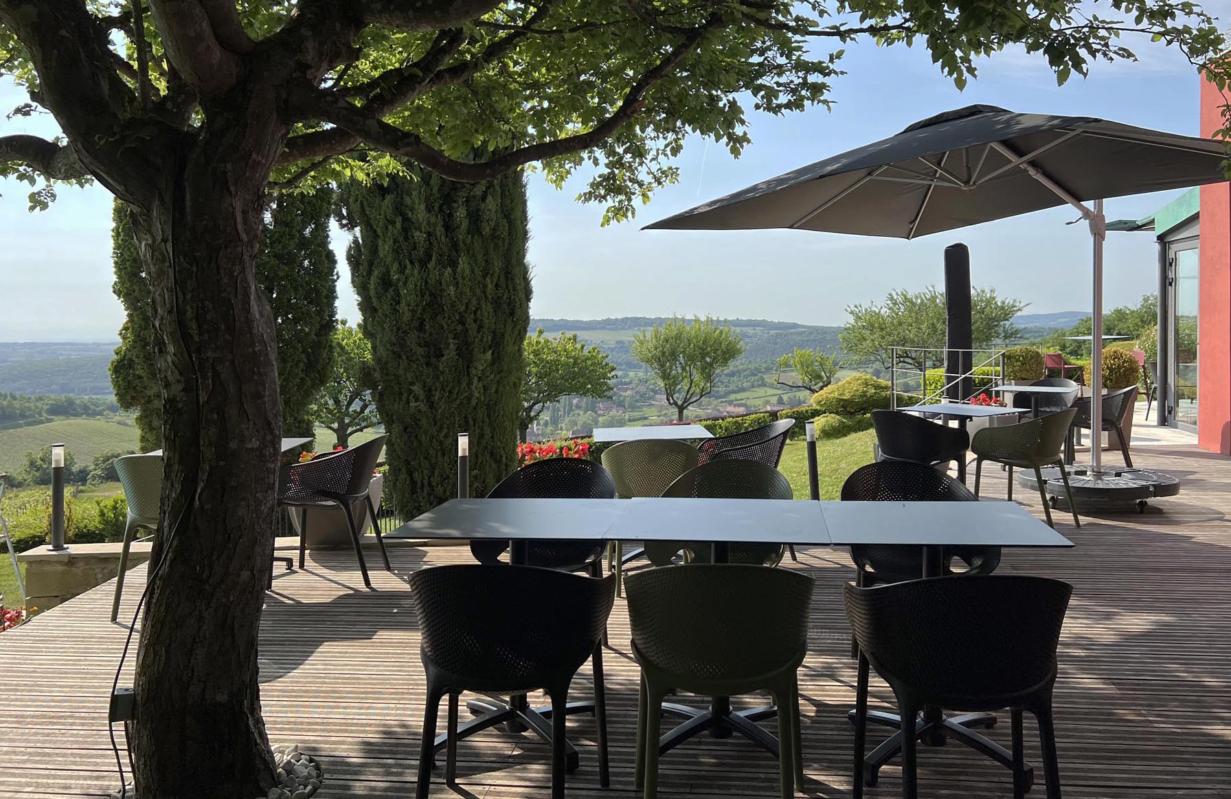 Restaurant - Terrasse - la Montagne de Brancion entre Tournus et Cluny